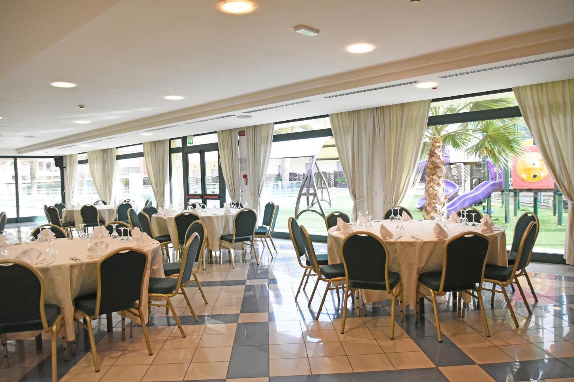 Park Hotel & Dependance Con Spiaggia Мартинсикуро Экстерьер фото