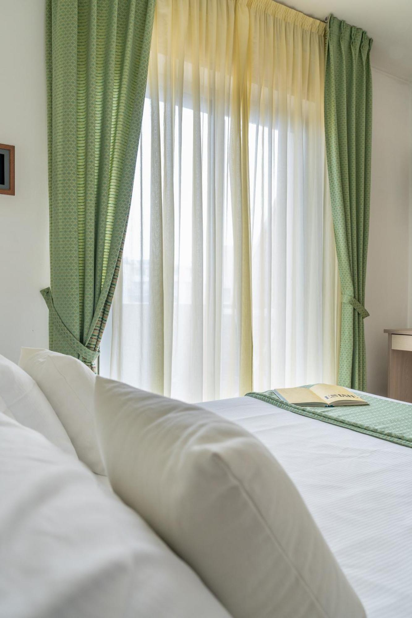 Park Hotel & Dependance Con Spiaggia Мартинсикуро Экстерьер фото