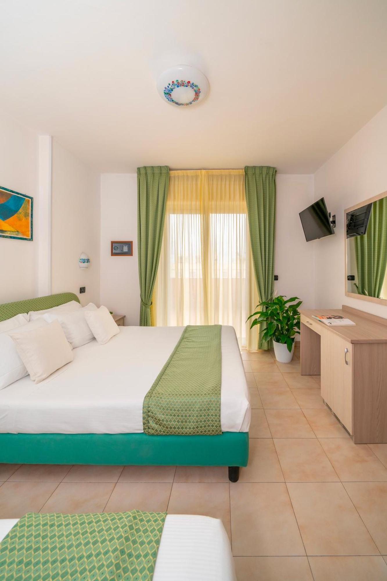Park Hotel & Dependance Con Spiaggia Мартинсикуро Экстерьер фото