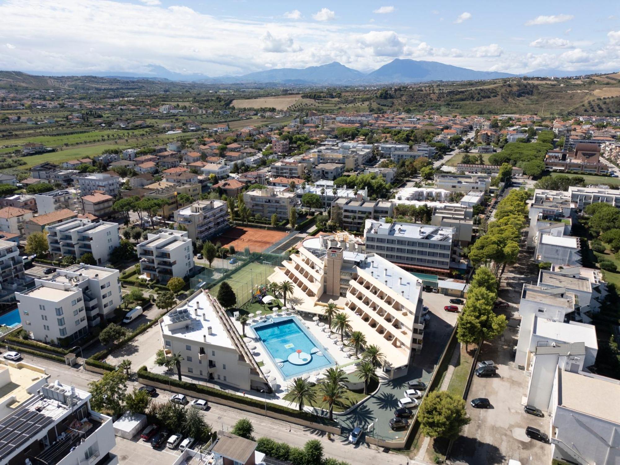Park Hotel & Dependance Con Spiaggia Мартинсикуро Экстерьер фото